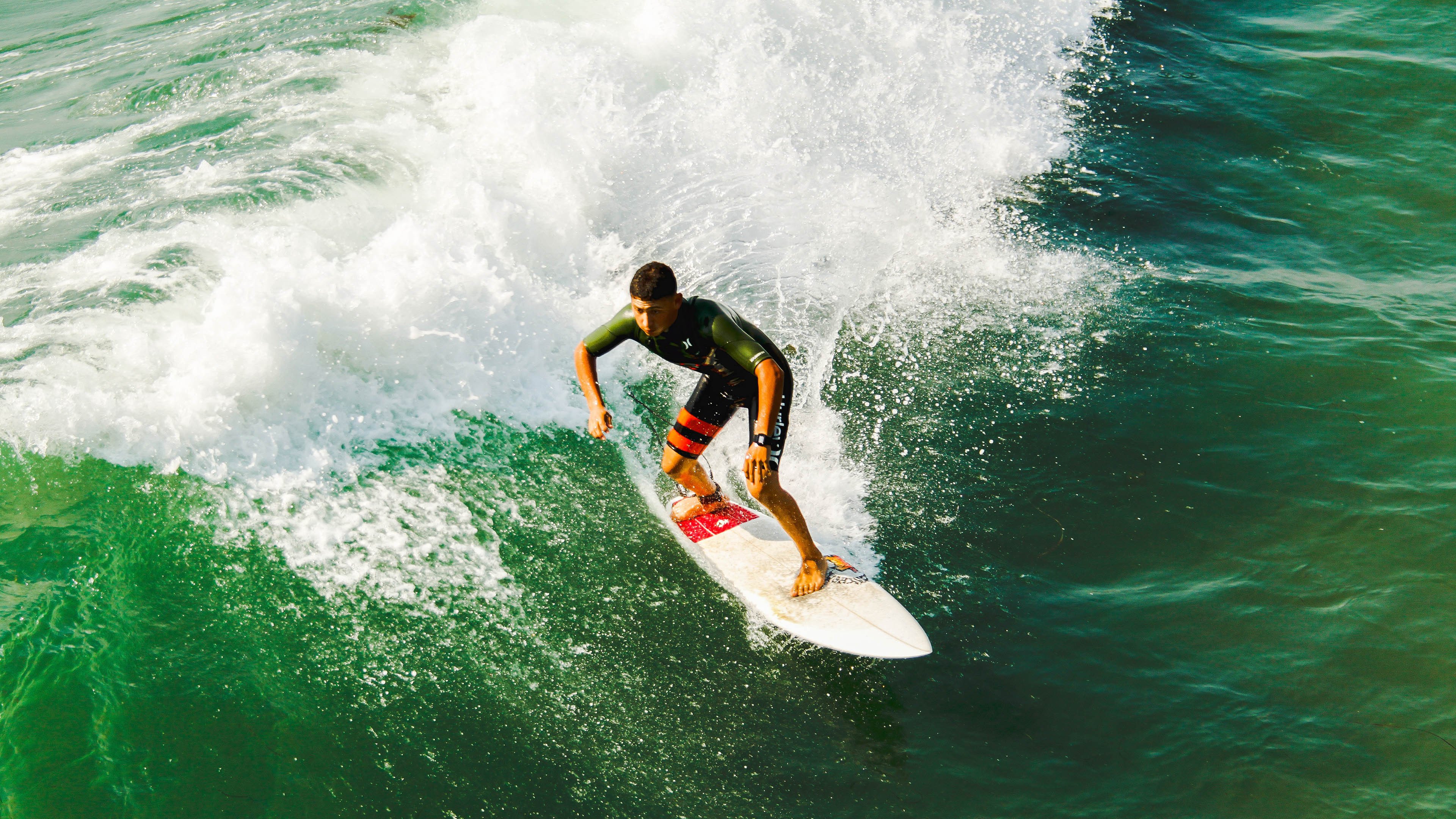 “足球+旅游”新业态在全国多地实施，推动区域经济高质量发展，旅游新业态的表现形式